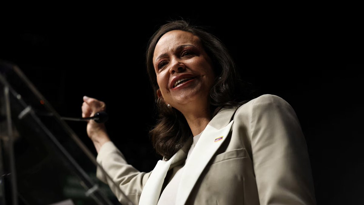 codiguillos's tweet photo. María Corina Machado estaría próxima a llegar a Venezuela y se corre el rumor de que en los próximos meses habrá elecciones presidenciales en el país. 

¿Usted sigue apoyando el liderazgo de MCM como líder de la oposición venezolana y le votaría en unas próximas elecciones? https://t.co/jneijJaZcQ