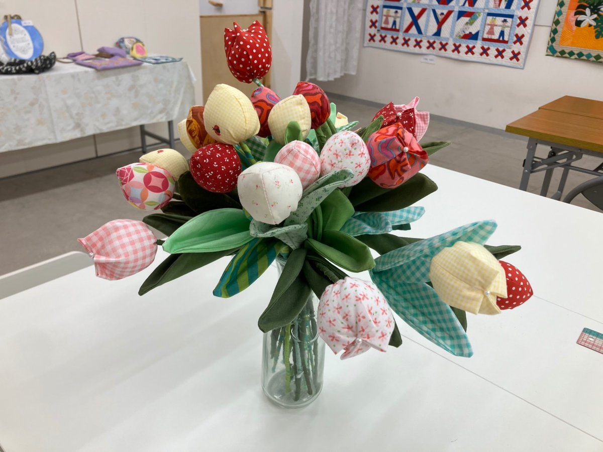 lanalan53724429's tweet photo. 本日より2日間、衣笠商店街のガレリア会館にてパッチワーク教室の作品展を行っております🌸
2年ぶりの開催で生徒さんたちの新作作品をたくさん飾っております❣️

チューリップのワークショップも行っておりますのでお気軽にお立ち寄りください🥰

#衣笠商店街 #ラーナラーナ #手芸店 #パッチワーク教室 https://t.co/2advcA4eKd
