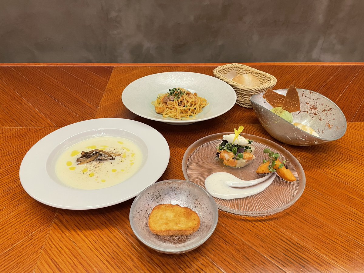 bistro_j_o's tweet photo. 🎁 BISTRO J_O 7周年記念 🎁

BISTRO J_Oは、10月4日（日）で7周年を迎えます✨
7周年を記念して、期間限定で「BISTRO J_O COURSE スタンプラリー」を開催します！
期間中、J_O LUNCH COURSE・J_O DINNER COURSEをお食事いただくと、1コースにつき1スタンプを押印。
LUNCH・DINNER両方のスタンプを集めた方には、オリジナルグッズを1点プレゼント。
ぜひこの機会に、BISTRO J_Oでのお食事をお楽しみください。
みなさまのご来店を心よりお待ちしております！

【開催期間】
2026年9月19日（土）～10月31日（土）

【対象コース】
J_O LUNCH COURSE
J_O DINNER COURSE
※個室でのご利用も対象です。
※上記以外のメニューは、スタンプ押印の対象外です。
※コースはご予約の方のみの提供です。
※ご来店当日のコース料理の変更はできません。

【参加方法】
LUNCH・DINNERどちらのコースからでもご参加いただけます。
対象コースをお食事いただいた方に、1コースにつき1スタンプを押印いたします。
スタンプはお会計時に押印いたします。

【特典】
LUNCH・DINNER両方のスタンプが揃った方に、オリジナルグッズを1点プレゼント！

※特典はなくなり次第終了となります。
※キャンセルされたご予約・ご注文はスタンプ押印の対象外となります。
※スタンプカードをお忘れの場合は、スタンプを押印することができません。
※スタンプカードの紛失・破損による再発行はいたしかねます。
※LUNCH・DINNERのスタンプは、同一のスタンプカードに揃えていただく必要があります。
※複数のスタンプカードの合算はできません。
※掲載写真はイメージです。実際の提供内容・デザインと異なる場合がございます。

そして、明日も7周年にまつわる続報をお届けします✨
どうぞお楽しみに！