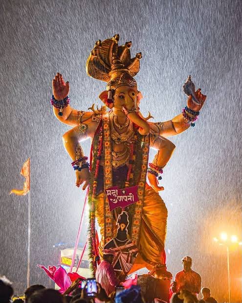 manishBJPUP's tweet photo. मुदाकरात्तमोदकं सदा विमुक्तिसाधकं
कलाधरावतंसकं विलासिलोकरक्षकम्।

अनायकैकनायकं विनाशितेभदैत्यकं
नताशुभाशुनाशकं नमामि तं विनायकम्॥

विघ्नहर्ता, मंगलकर्ता भगवान श्री गणेश की उपासना के पावन पर्व 'श्री गणेश चतुर्थी' की सभी श्रद्धालुओं  को हार्दिक बधाई एवं शुभकामनाएं। https://t.co/8hPwfh4wc7