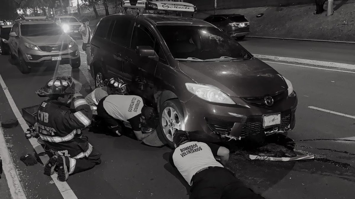 🚨Accidente en calzada Roosevelt deja un fallecido este domingo Según indicaron los socorristas, la víctima murió por politraumatismo luego de haber quedado …