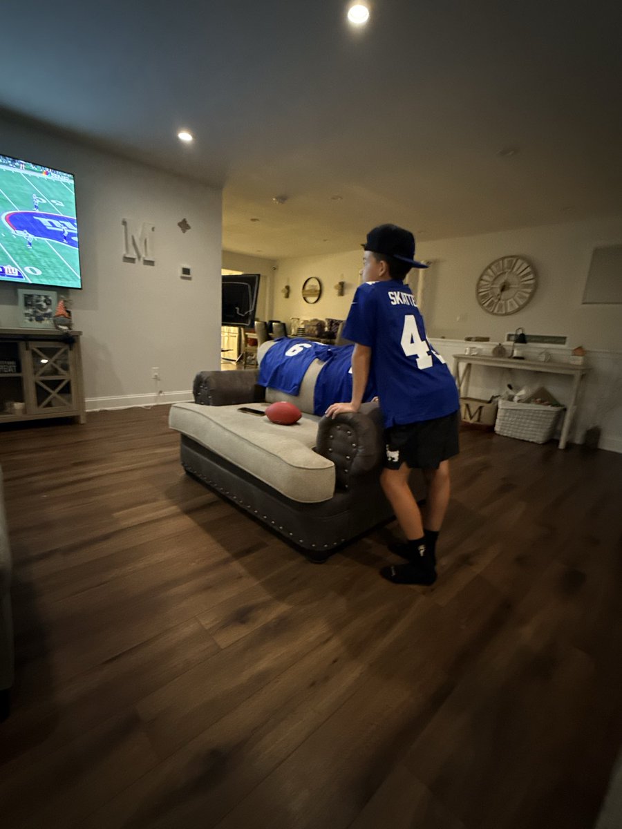 sHaPs926's tweet photo. This kid might get to finally experience the feeling of a winning NY FOOTBALL TEAM! @Giants  @camskattebo5 @JaxsonDart @LicensePlateGuy @espn @JEluemunor https://t.co/lJMl2ey26g