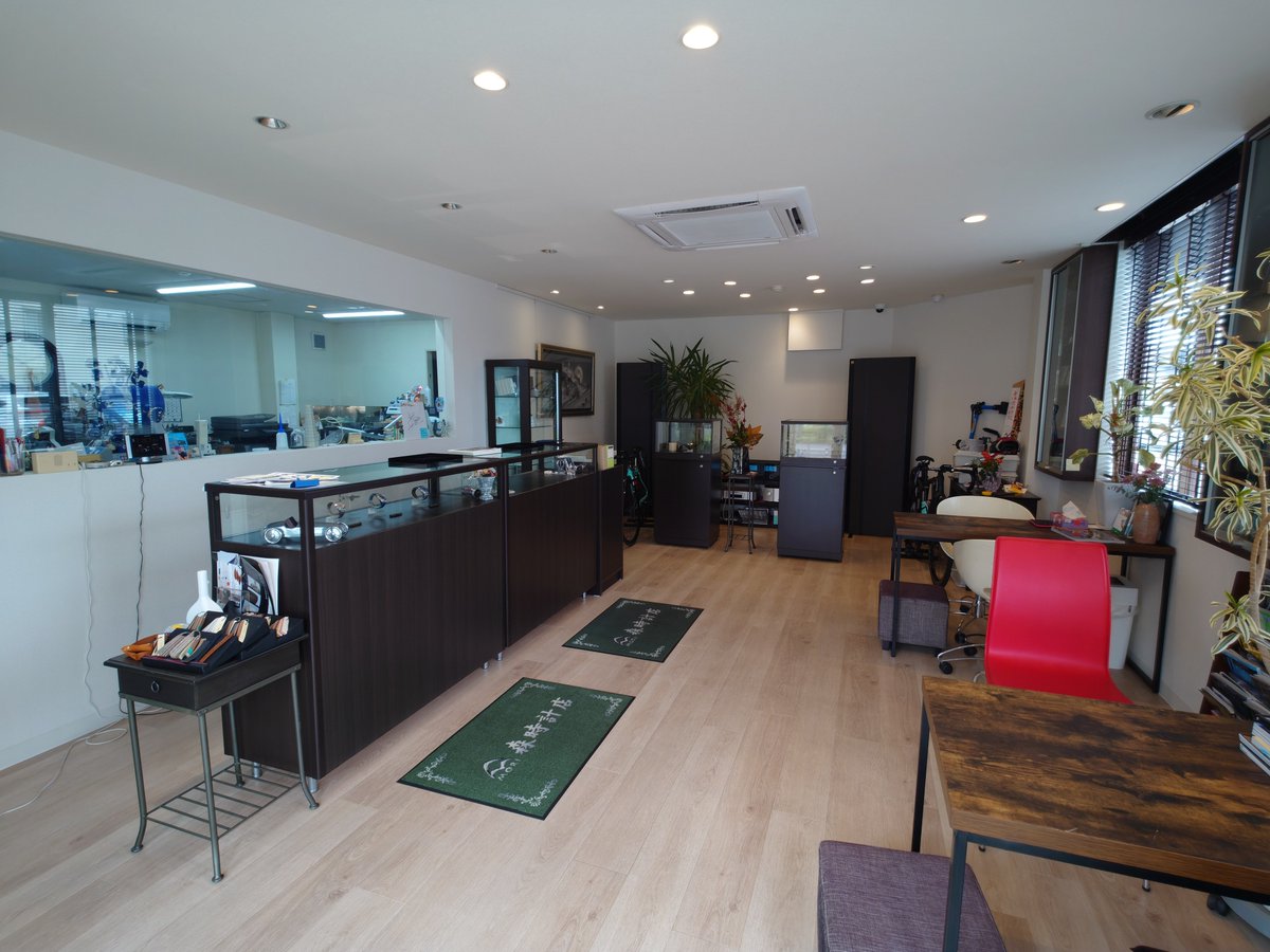 moritokeiten's tweet photo. 今年の9月の連休は長めですね！森時計店は祝日の月火水、営業しております。 お修理の方は17:30までにお越しいただけると助かります。 商品もちょこちょこ入ってきていますので、気になる方はぜひご来店ください。 お問い合わせは森時計店まで。

via 森時計店からのお知らせ https://t.co/Xxzt5O9Fxh https://t.co/8AnyGwCx85