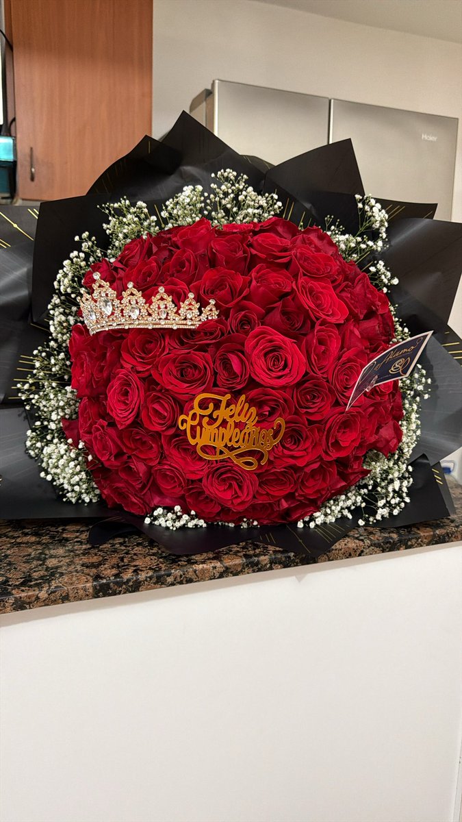 val914417's tweet photo. Top 1 momentos más felices, recibir flores >>> https://t.co/ID4aonKYeS