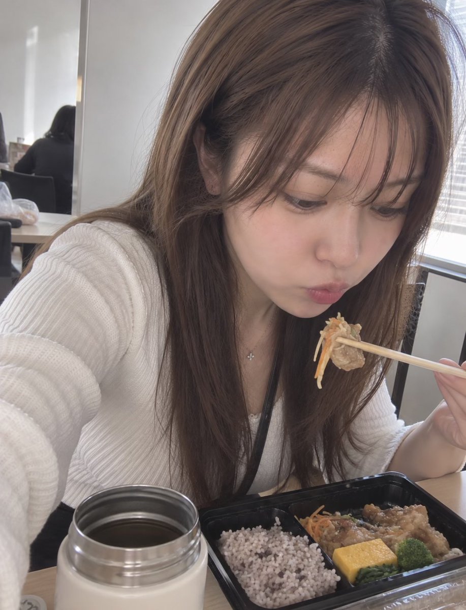 _mioroom_m's tweet photo. やっとお昼〜🍱

午前中ずっと
「お昼なに食べよ」って考えながら仕事してた🙂‍↕️笑

とりあえず今は仕事のこと忘れて
いただきます🤍

午後もがんばれる……はず。笑

みんなはもうお昼食べた？？👀

#お昼休み #今日のお昼 #日常垢 https://t.co/jjyT0Tdnhe