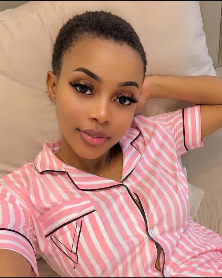 aime_mwizaa's tweet photo. Women deal with periods, pregnancy, menopause wtf do men deal with? 🤔 https://t.co/DtvmFKuucY