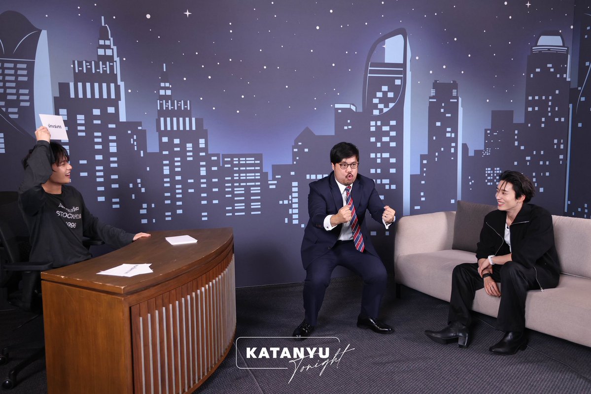 katanyu_tonight's tweet photo. ภาพบรรยากาศการถ่ายทำ และโมเมนต์สนุก ๆ จาก Katanyu Tonight x วิลเลี่ยม เอส ✨

ตามไปชมความสนุกแบบเต็ม ๆ กันได้ที่ : https://t.co/RFib6p6PXN

#KatanyutonightxWilliamEst
#WilliamEst #วิลเลี่ยมเอส 
#Katanyutonight #AISSIAM https://t.co/3YGb5jdpYh