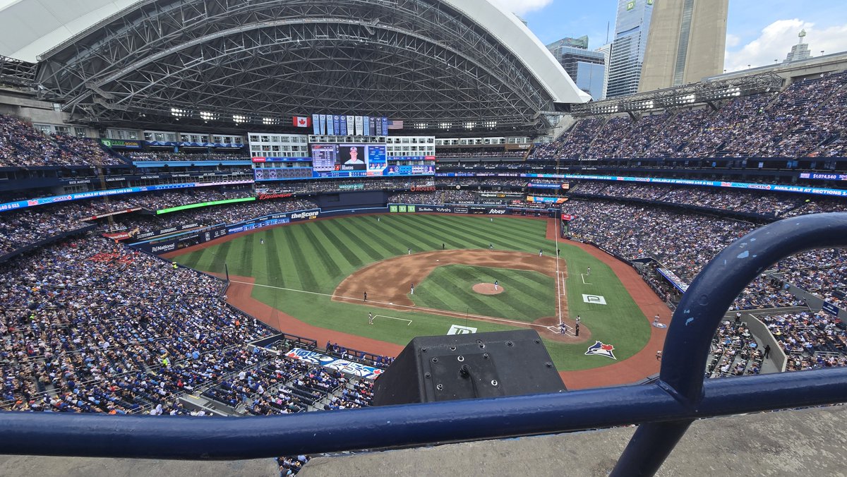 JaysWaveNation's tweet photo. What a game!! So hyped I got to be there for Vladdy’s first Rogers Centre homer of the season !! 🔥🇨🇦 https://t.co/r7lLAacELh