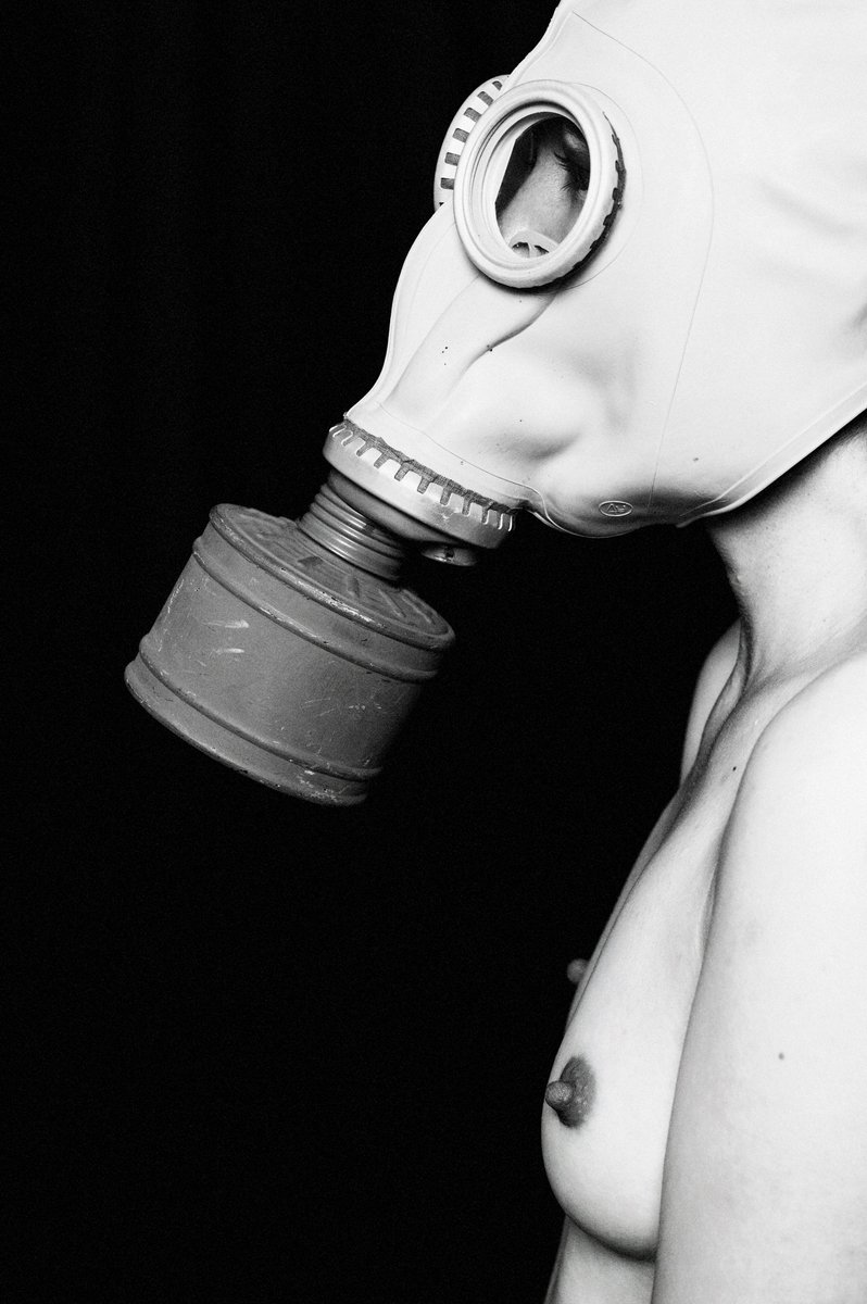 AMAZINGGGSTARR's tweet photo. Just a girl and her gasmask. 
Photo by @DecayingLA https://t.co/QXNcKJDDEY