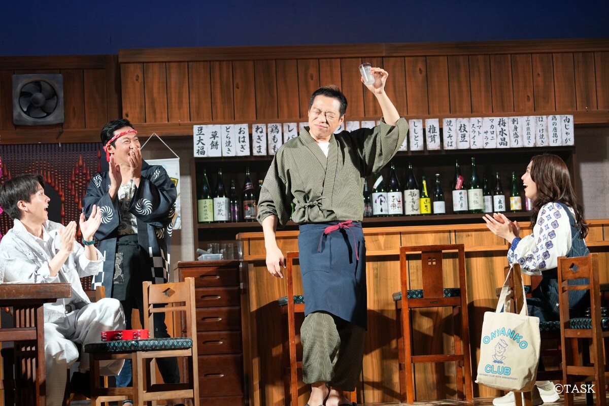 stage_natalie's tweet photo. 東貴博率いる東京浅草新喜劇の旗揚げ公演「家族以上、父親未満」スタート（舞台写真あり）
https://t.co/vdw8QXho6e

#父親未満 #東京浅草新喜劇 https://t.co/NW1mK7ZaSy