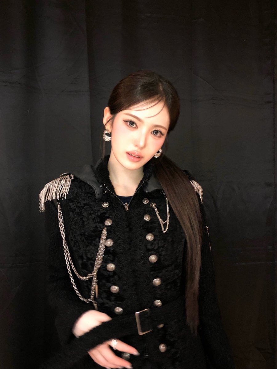 KiiiKiii_talk's tweet photo. LCK🖤

#KiiiKiii #키키 #SUI #수이 https://t.co/VuS1E3TNh2