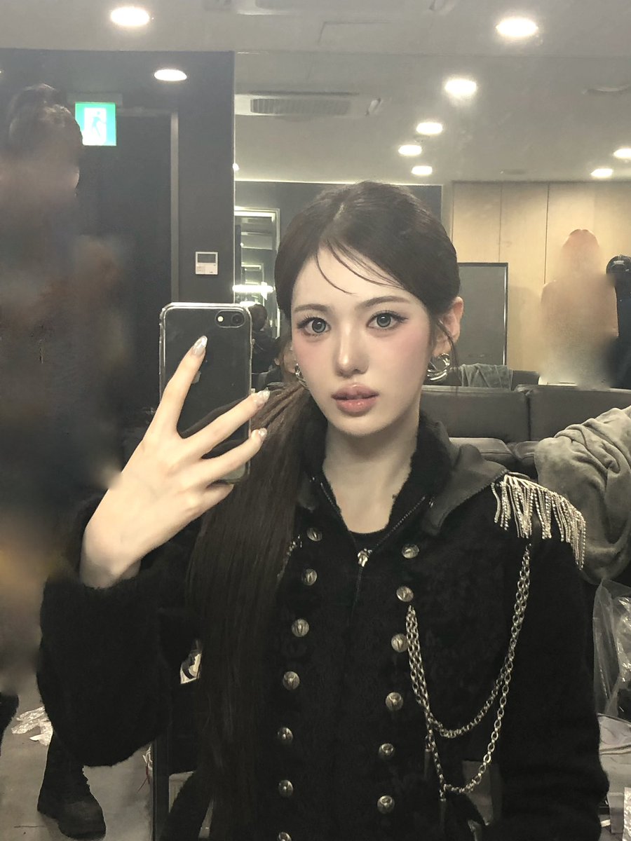 KiiiKiii_talk's tweet photo. LCK🖤

#KiiiKiii #키키 #SUI #수이 https://t.co/VuS1E3TNh2