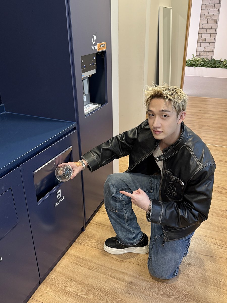 jyp_edm's tweet photo. 𝗪𝗵𝗮𝘁'𝘀 𝗶𝗻 𝗺𝘆 𝗢𝗰𝗲𝗮𝗻?🔎
👉 챌린지 미션 바로가기(🔗https://t.co/V8VxUSbPid)

작은 쓰레기 하나도 놓치지 않고 줍기!
내 주변부터 깨끗하게 정돈해 볼까요? ✨

우리의 바다를 지키는 제일 쉬운 습관,
Stray Kids와 함께해요! ❤️🖤

-

𝗪𝗵𝗮𝘁'𝘀 𝗶𝗻 𝗺𝘆 𝗢𝗰𝗲𝗮𝗻?🔎
👉 Join the challenge(🔗https://t.co/V8VxUSbPid)

Don't miss even the smallest piece of litter!
Let's clean up starting right where we are! ✨

The easiest habit to protect our ocean,
Join Stray Kids today! ❤️🖤

#StrayKids #스트레이키즈 @Stray_Kids 
#loveearth2026 #loveearth_jyp