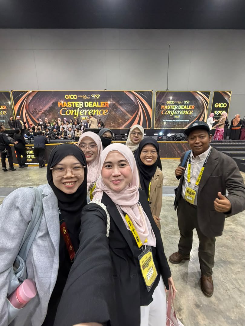 g_riesboohimis's tweet photo. MDC dah selesai. Tapi misi sebenar baru bermula. 🔥

Alhamdulillah, satu lagi pengalaman bersama team di Master Dealer Conference — tempat kami datang bukan sekadar untuk berkumpul, tetapi untuk belajar, upgrade ilmu dan perbaiki cara membimbing masyarakat tentang simpanan emas.

Saya pegang satu prinsip:

Kami bukan jual emas. Public Gold yang jual emas.
Tugas kami berkongsi ilmu.

Sebab emas semata-mata tak menjadikan seseorang kaya. Tanpa ilmu dan disiplin, aset yang baik pun boleh diurus dengan cara yang salah.

Insya-Allah, ilmu yang dibawa pulang ini akan dikongsikan supaya lebih ramai keluarga faham cara menyimpan dengan betul.

MDC 10 selesai.
Jumpa lagi di MDC 11. Insya-Allah. 🔥

Nak belajar cara menyimpan emas?
Rujuk pinned post atau klik link di bio.

#PGG100Network
#PGMDConference
#MisiUbahHidup1000Keluarga
