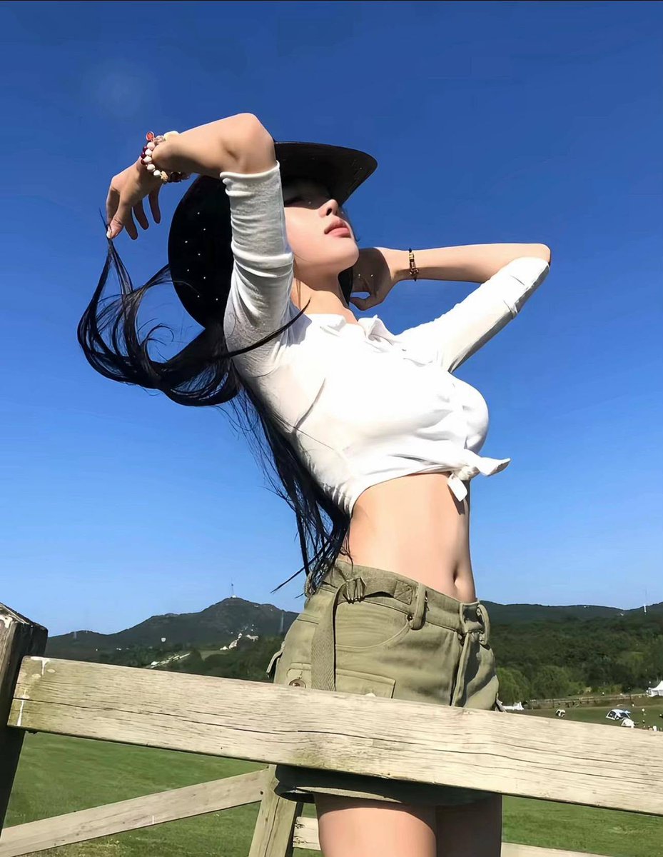 TenishaSlafas2's tweet photo. 開放的感覚に身を委ねると、かえって自分自身の輪郭が不確かになる。皆さんは、自由をどう定義しますか。 https://t.co/sBt0lyWKen