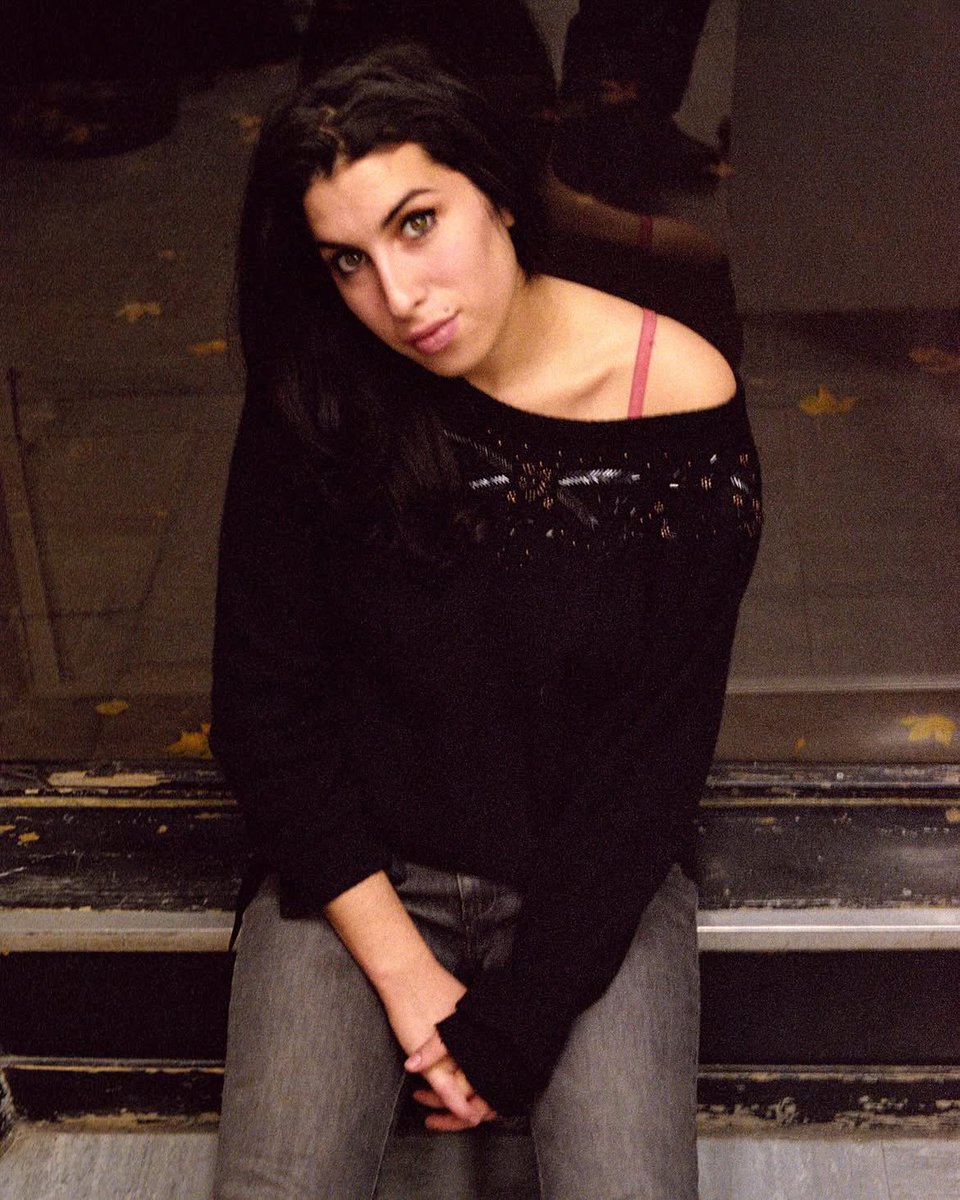 Complex's tweet photo. Happy birthday to the late Amy Winehouse, who would have turned 43 today 🕊️🤍

[📸: via/ GettyImages] https://t.co/GDUc3XLtLo