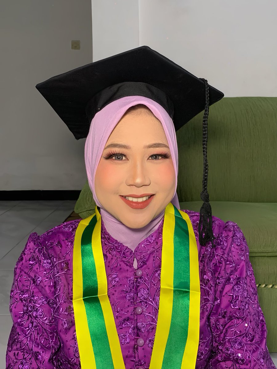 haechan90s's tweet photo. untuk wisuda September - Oktober masih avail yaa 💞 yukk segera amankan tanggalnyaaa 

t. mua jogja make up jogja graduation party nari tari ugm uny sleman uii uty upn #makeupbridesmaidsjogja #makeupwisudajogja #muajogja #makeupjogja https://t.co/CZcmx5nxp3