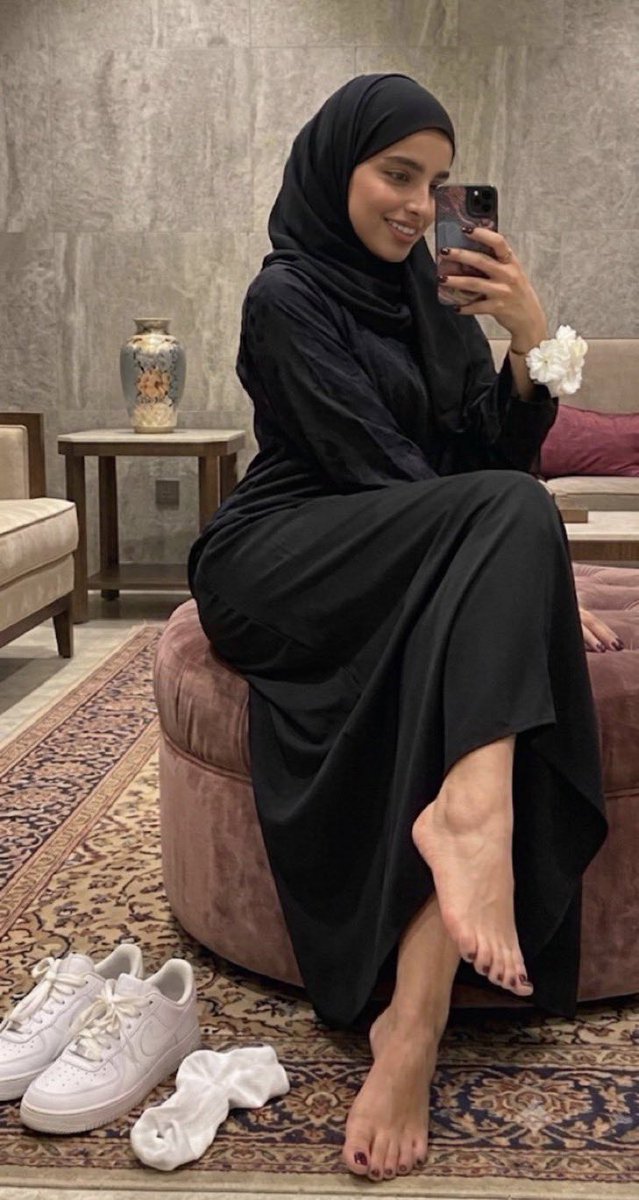 Someoneisme007's tweet photo. نسوي سيناريو؟ انت و امك او حبيبتك او اختك او زوجتك تسافروا برا و اقابلكم و اتعرف عليكم؟ ولا اصير خويك و يقفطوني و احنا نمارس؟ او تعزمني عندك البيت و نتكلم على عليها؟ تعالوا خاص او (سوي فولو و بجيك) #ديوت_بدوي https://t.co/2EdLQpNSBN