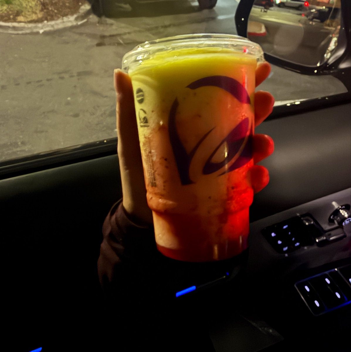 bellacela_'s tweet photo. Tajín Pineapple Strawberry Freeze 🍍🍓 Too sweet! https://t.co/xaqApfcV4U