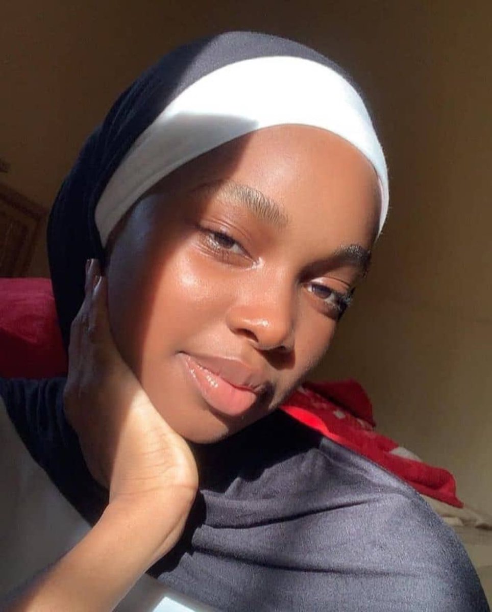 Fattimah___'s tweet photo. Who will be my first Twitter boyfriend? 😩🖤❤️💧 https://t.co/mdcRPgwloM
