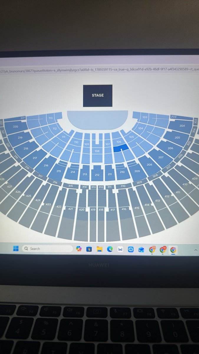 miseonshine's tweet photo. 3k queue and yet wala akong mabili wtf #BrunoMarsInManila https://t.co/2TMgKdsbDu