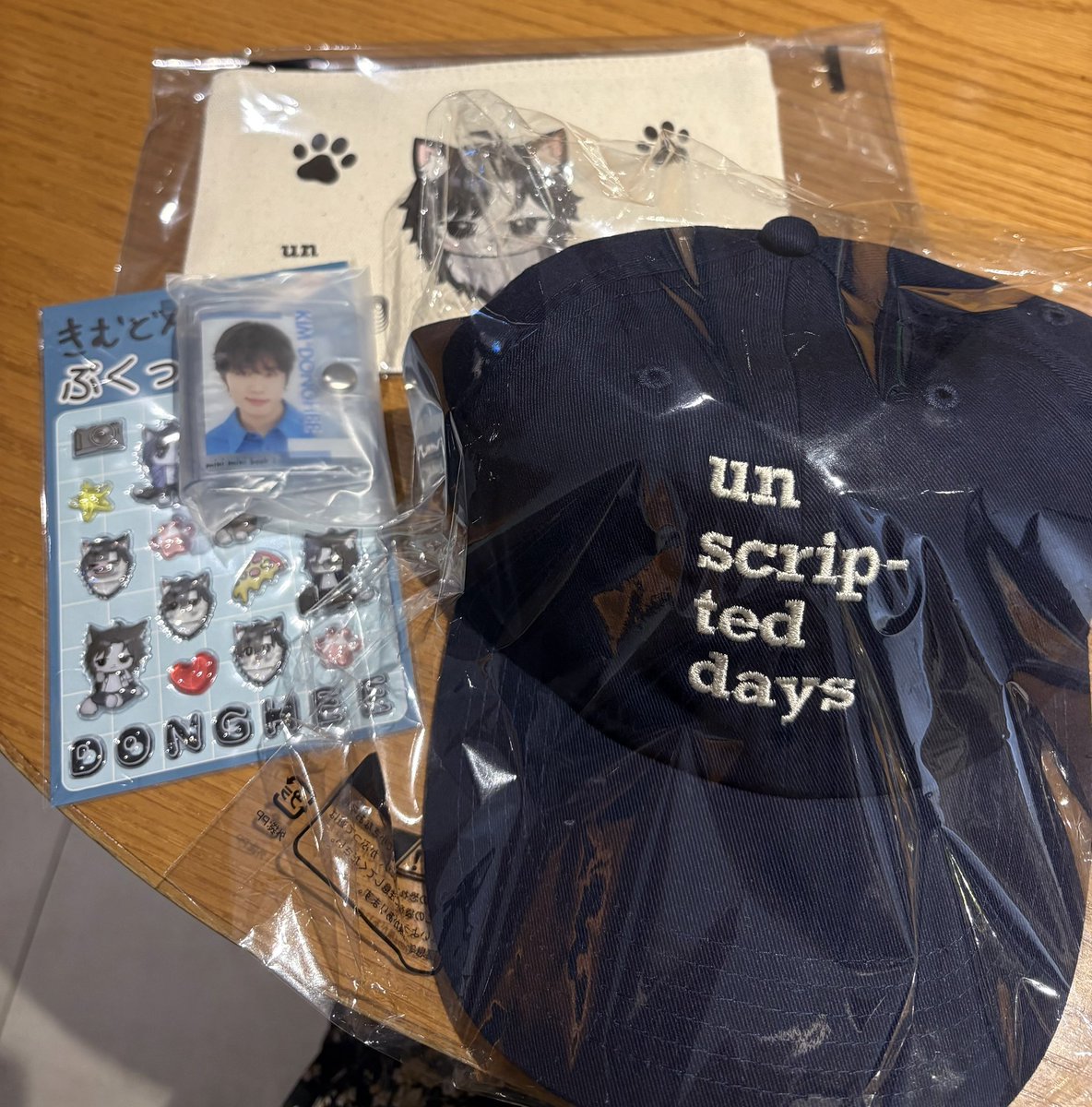 yujin__0613's tweet photo. 昨日しっかりグッズ買いました💕帽子とっても可愛いのでおすすめ🫶🏻
ドンヒは昨日被ってなかったけどお揃いだって😙
#キムドンヒ #김동회 #kimdonghee
#キムドンヒ写真展 #galleryX https://t.co/Kc1T2Lsb9P