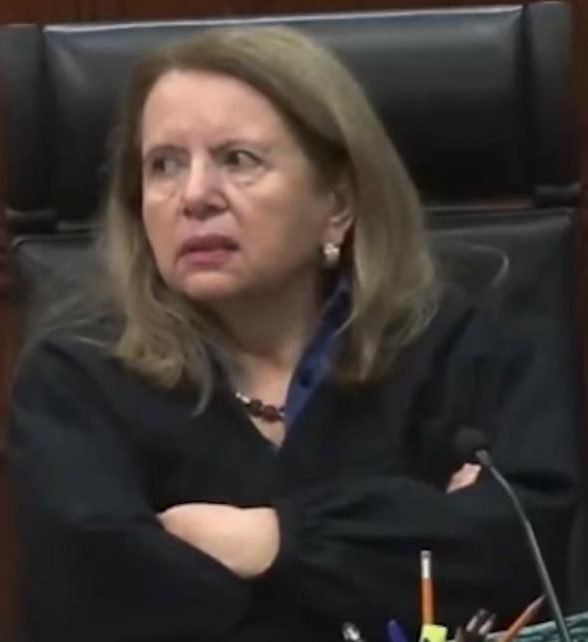 DonMrMonster's tweet photo. Cuando recuerdas que mañana es lunes y solo el PJF tiene puentazo https://t.co/PmtTianeAZ