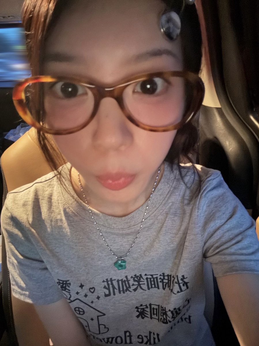 Kannaaanananan's tweet photo. ⬅️ PUBLIC
➡️ PRIVATE
I CONTAIN MULTITUDES. https://t.co/CWXQDAzKN1