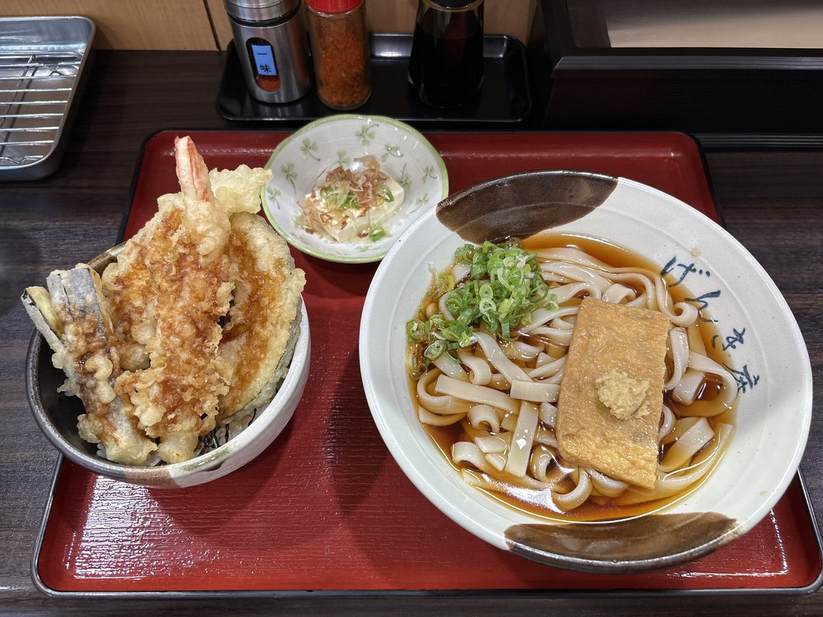 aatt4580's tweet photo. 今日の昼メシ！
近くのきしめん屋さん…
天丼のセット…麺は冷たいやつで

#昼メシ
#ランチ
#きしめん
#げんき庵 https://t.co/SoebIoTrpe