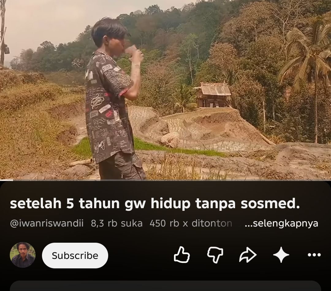coffebit's tweet photo. 3 tahun lalu pernah berhenti twitteran 3-4 bulan karena akun ke banned dan kebetulan keterima kerja di salatiga dalam keadaan off sosmed. Hidup terasa menyenangkan, pulang kerja nongkrong, pikiran fresh dan idup jadi gak grusa-grusu.

Liat temen sekitar yang beberapa cuma main Facebook cuma buat mantau grup atau jual beli juga terlihat lebih selow dan bahagia.