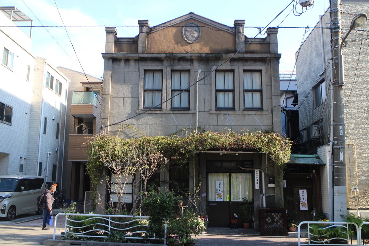 twkomichi's tweet photo. 江東区佐賀町の愛称山崎(ヤマザキの飲料自販機があった個人邸)や、讃岐うどん(讃岐食品)、大物の村林ビルや食糧ビルなど喪失後。ひとり踏ん張っていた小菅商店(昭和2年 元は米穀商) も、完全な更地。
東京都江東区 20260913 https://t.co/MfpzIuhcfZ