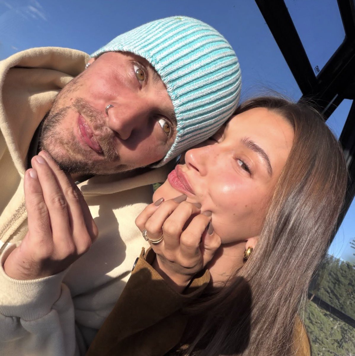 offmybieber's tweet photo. they are literally the same person in different genders…SOULMATES 🥹😭 https://t.co/Eu0W2Pb1pO