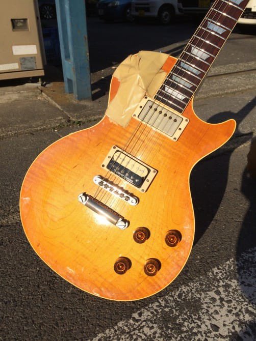 okky0813's tweet photo. '01ナビレスの電装系総とっかえに際し
元々ついてたアンバーのノブが使えなくなったので'98に移設
フロントリアどっちもホワイトでスピードノブじゃないけど控えめな杢も相まって健さんのhoneyっぽく見えないかな👏 https://t.co/N4N7o26O7c