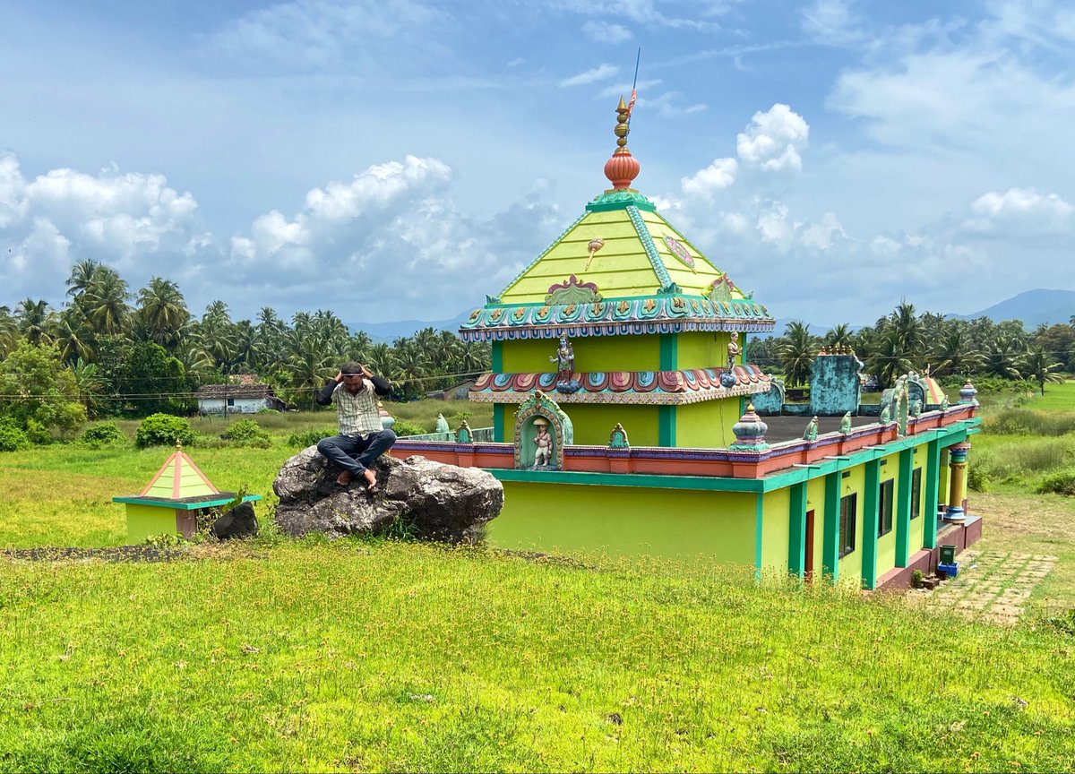 BikanerW's tweet photo. #IncredibleIndia 🇮🇳
हर हर महादेव ! दक्षिण भारत के मंदिरों की शैली अपने आप में अद्भुत है l भारत का यह स्वरूप हमे ख़ुद ही देखना होगा l भारत सकारात्मक ऊर्जा का भंडार है l 
🥹 #India #Tourism #TemplesOfIndia 
@MinOfCultureGoI @tourismgoi https://t.co/W5SdxDzTOS