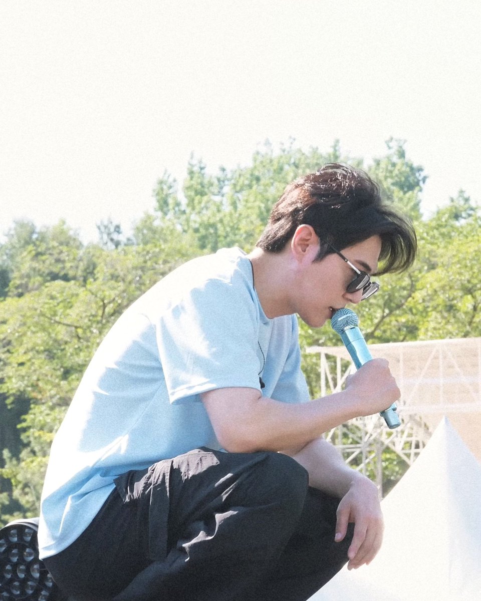 semringah's tweet photo. ㅤ

Meleng dikit tau-tau udah di Bali. Nemenin Sebastian site visit JUJUR panas bgt tapi gak ngaruh soalnya laki gw ganteng banget HAHAHAHAHAH naksir loh. 

ㅤ https://t.co/pc91ZAJtJs