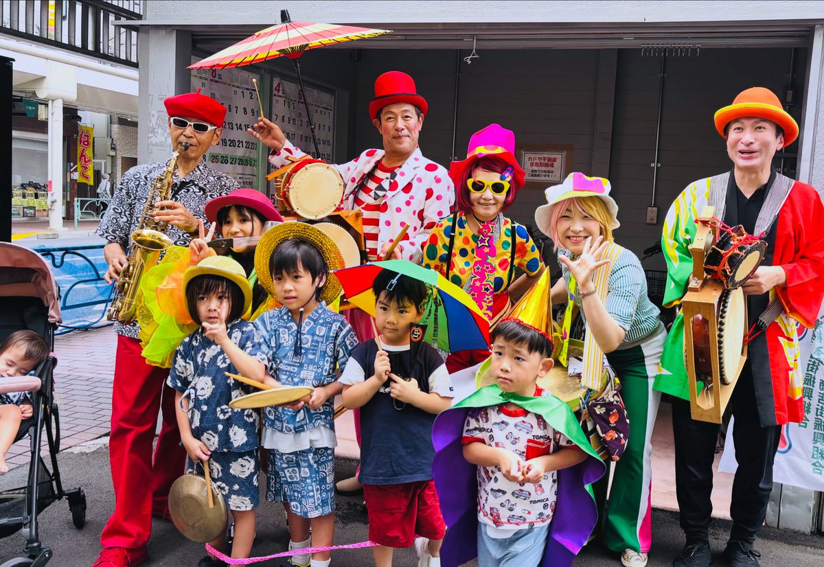 ChindonTokyo's tweet photo. 大田区ウィロード山王商店街オータムフェア・ファミリー体験イベント「ちんどん屋さんになってみよう！」今回も沢山のご家族の参加をいただきました。（画像掲載許可済） https://t.co/nzpwAg4sS9