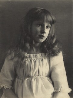 lorraineelizab6's tweet photo. Mary Spring Rice (14 Sept 1880-1 Dec 1924 Wales). Raised at Mount Trenchard estate, #Foynes, Co. #Limerick. Fluent Irish; @CnaG at home, friend Douglas Hyde. Involved in gun-running e.g. Howth! With Molly Childers raised £2,000 for guns. 🪦 Mount Trenchard https://t.co/6rg1xXAjgn https://t.co/Nu2FmdZZAh