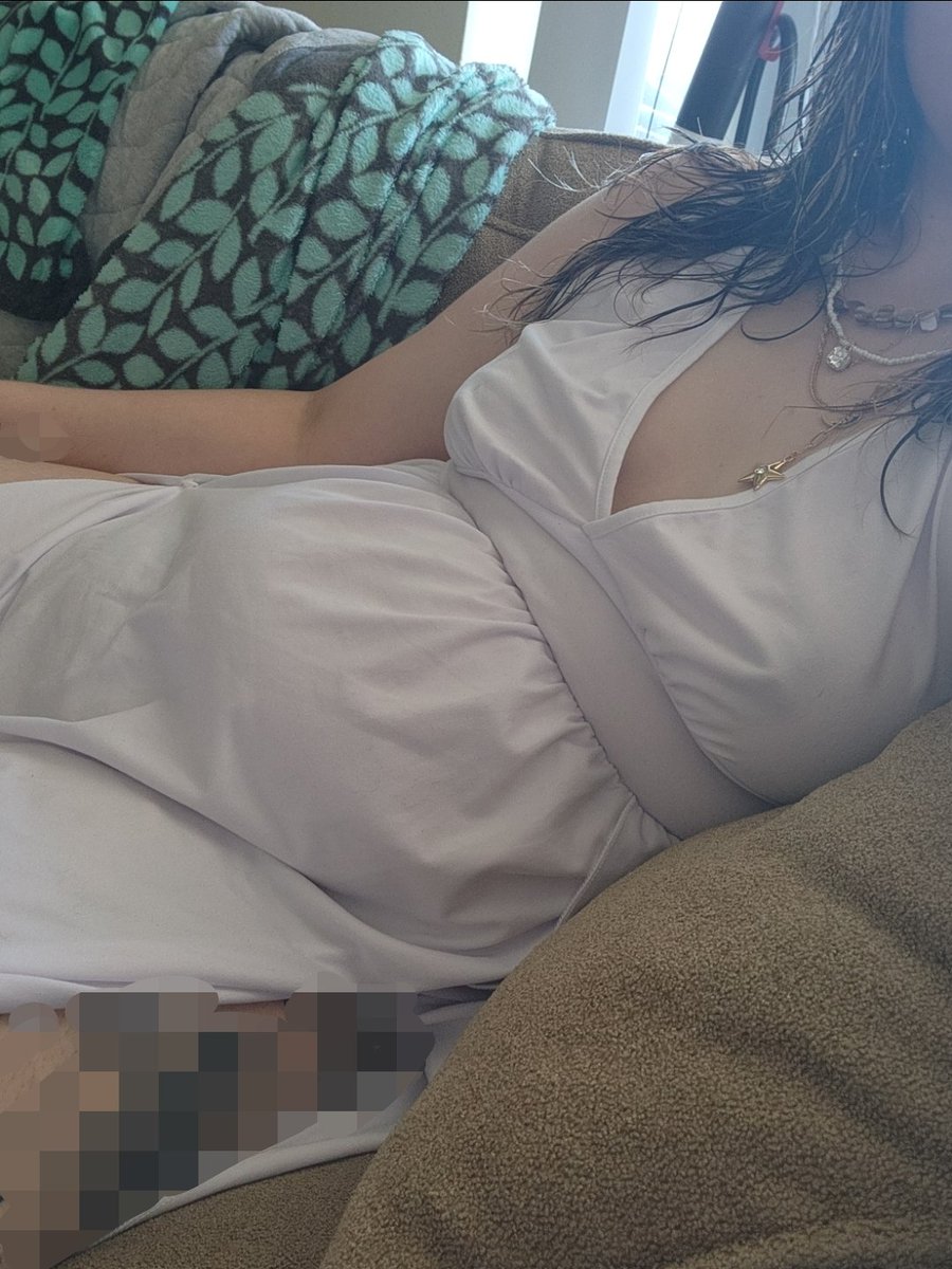 LadyLowki's tweet photo. Doesn't your goddess look so pretty all dressed up and high? 

Wouldn't she look even prettier if you stuffed her face with all the delicious, fattening food she could handle~?

#Goddess #Feedee #Feedism #WeightGain #FeedingKink #GainingWeightOnPurpose #FemaleWeightGain #FemaleWG https://t.co/lVKayXHAyZ