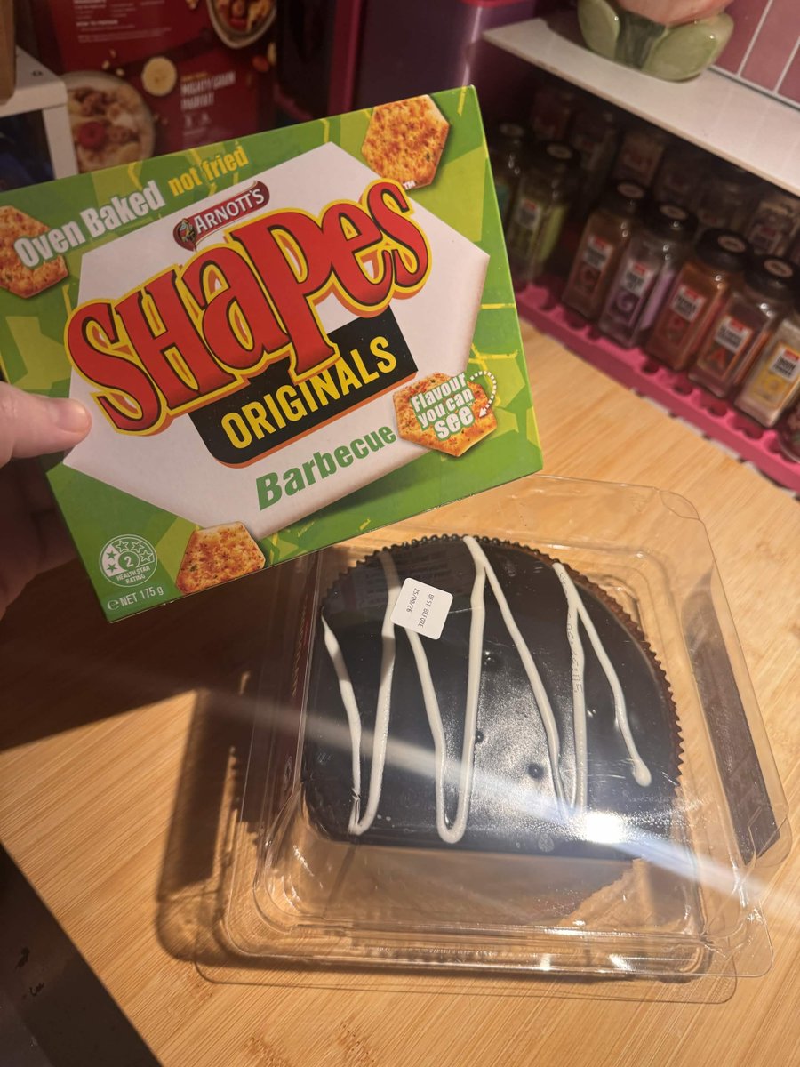 Shellbunny_'s tweet photo. This is my game launch day snacks..
Legally distinct products.
#PutBackStuff https://t.co/WSv2rSbCo5