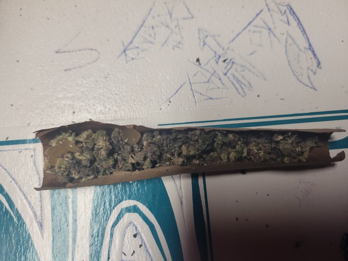 DaveSmokeGood's tweet photo. Just waitin' on 12am so I can spark this baby for the B-day https://t.co/8xIDVwMnEo