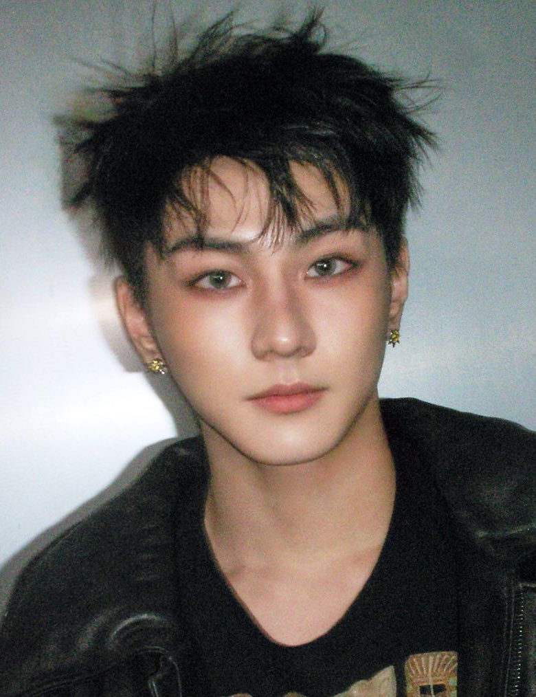 tjsxorl's tweet photo. 정원 머리 자를거면 또 이만큼 쳐볼생각 없는지 궁금 https://t.co/mRFlH3kmjW