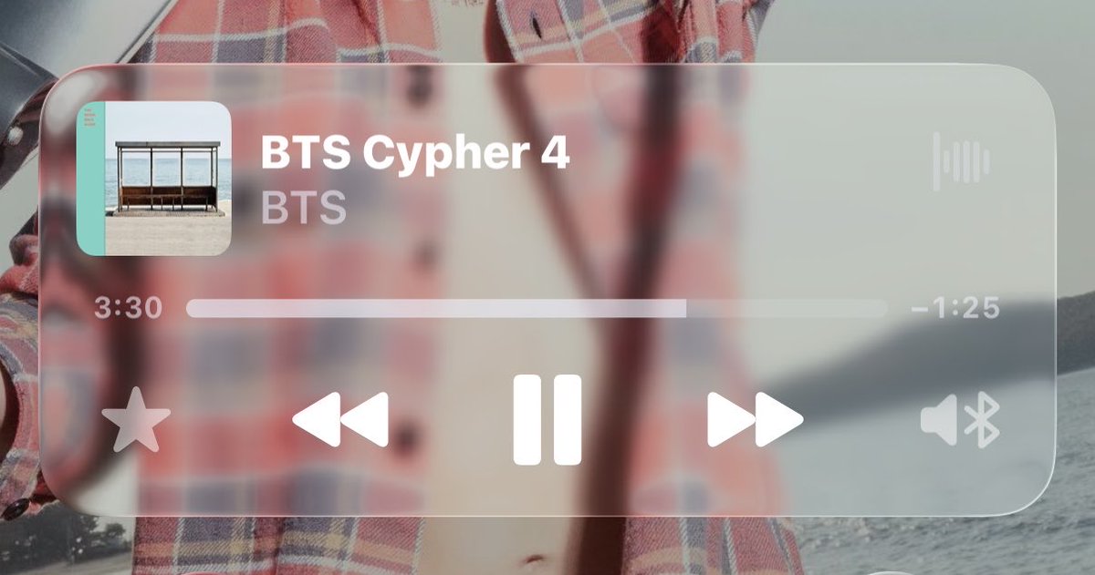 s00wty's tweet photo. my headphones are fighting for their life rn https://t.co/U9RhRkwt44
