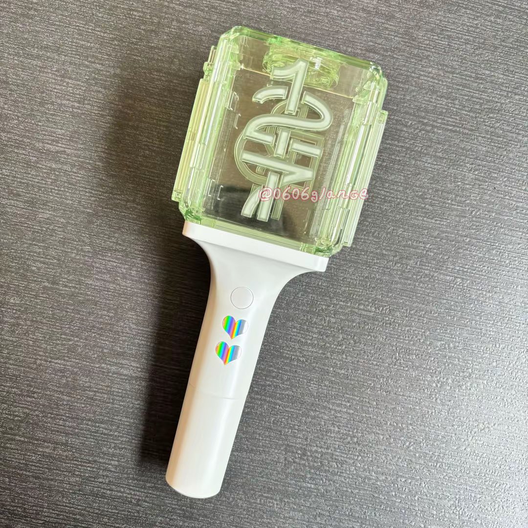 0606glance's tweet photo. wtr | want to rent

lightstick nct V2 
💰 https://t.co/zNhAof55u4 
。。mix emblem (127 &amp; Dream)

include :
- 3 pcs AAA alkaline battery (new)
- pouch lightstick

available :
- NCT 127 Redline Jakarta 

📍cod Bekasi, Venue, Stasiun
💌 dm for more details

t. konser nct jkt ls https://t.co/aTFPWqUS6r