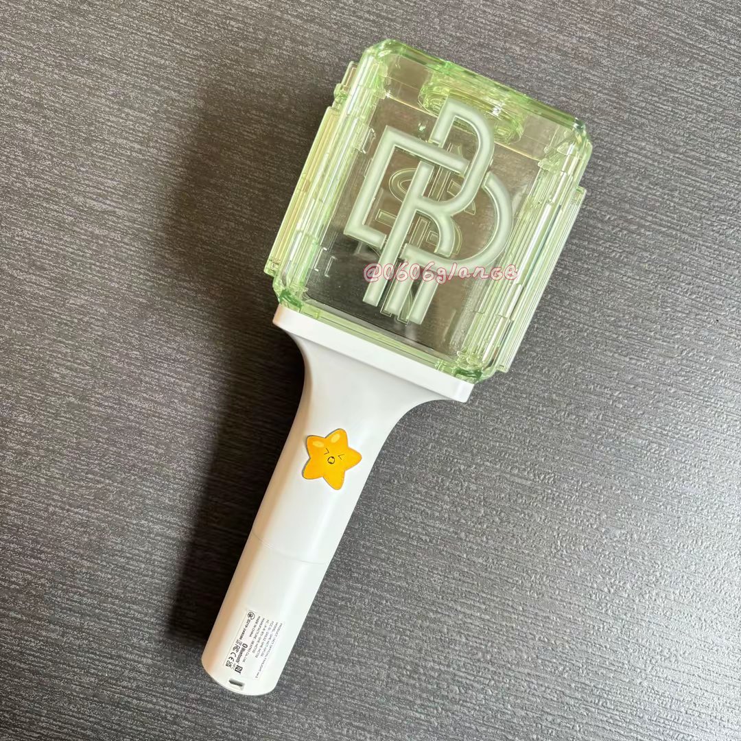 0606glance's tweet photo. wtr | want to rent

lightstick nct V2 
💰 https://t.co/zNhAof55u4 
。。mix emblem (127 &amp; Dream)

include :
- 3 pcs AAA alkaline battery (new)
- pouch lightstick

available :
- NCT 127 Redline Jakarta 

📍cod Bekasi, Venue, Stasiun
💌 dm for more details

t. konser nct jkt ls https://t.co/aTFPWqUS6r