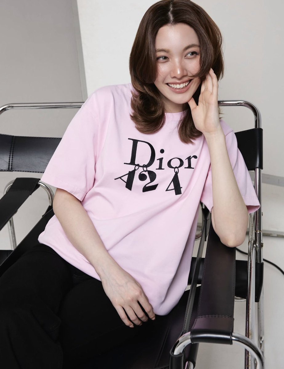 suttholic's tweet photo. Người đẹp Dior. Orm Kornnaphat hợp với màu hồng quá đi 💞😘 

@Dior #DiorA24
#OrmKornnaphat #ออมกรณ์นภัส https://t.co/NRo3goltZT