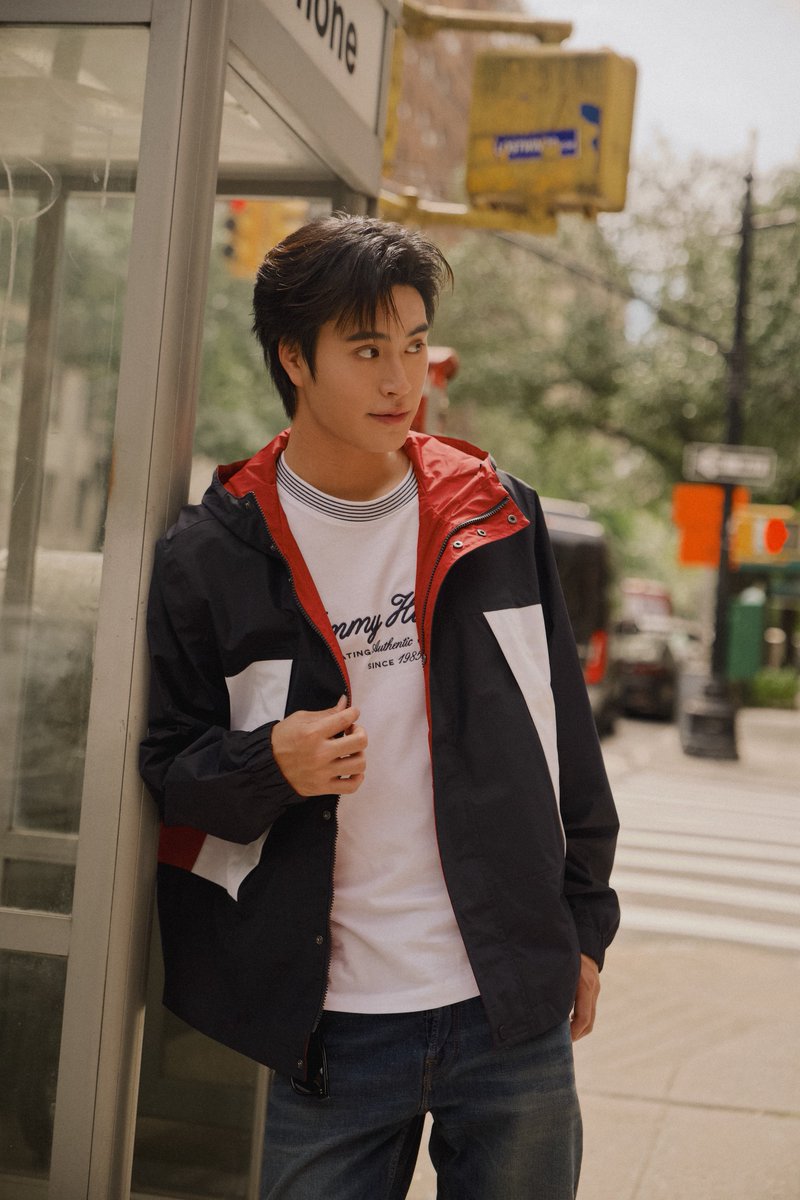 ELLEThailand's tweet photo. หล่อแบบสะกดทุกสายตา! เจมีไนน์ นรวิชญ์ @gemini_ti แบรนด์แอมบาสซาเดอร์ของ Tommy Hilfiger @TommyHilfiger ที่ถ่ายทอดไลฟ์สไตล์ในบรรยากาศของมหานครนิวยอร์ก พร้อมโททัลลุคสไตล์เพรพที่ผสมผสานความคลาสสิกเข้ากับพลังและความสนุกอย่างลงตัว

#ELLEThailand
#TommyHilfiger
#Gemini_NT https://t.co/T2ZELwb7xj