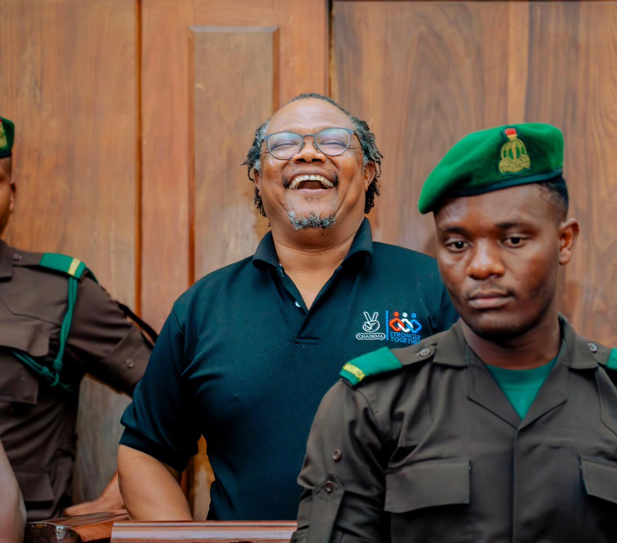 IAMartin_'s tweet photo. Taarifa hii ni kutoka Kurugenzi ya Sheria na Haki za Binadamu - CHADEMA inaonyesha orodha ya kesi zinazowakabili wanachama wetu maeneo mbalimbali nchini Tanzania. Chukua hatua: baini eneo ilipo kesi karibu nawe, fika mahakamani, na uwape morali wanachama wenzetu. #PeoplesPower https://t.co/GYKTw7HBWd
