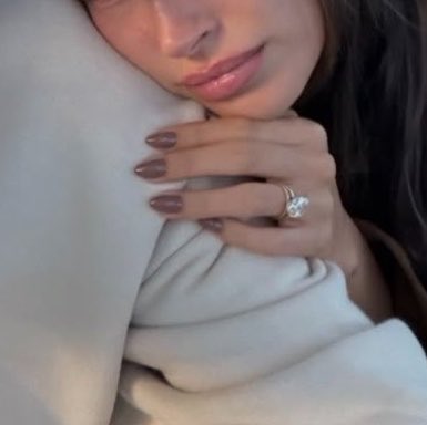 yukonsbieb's tweet photo. HER RING 💍🥹 https://t.co/9w6eeaCCtc