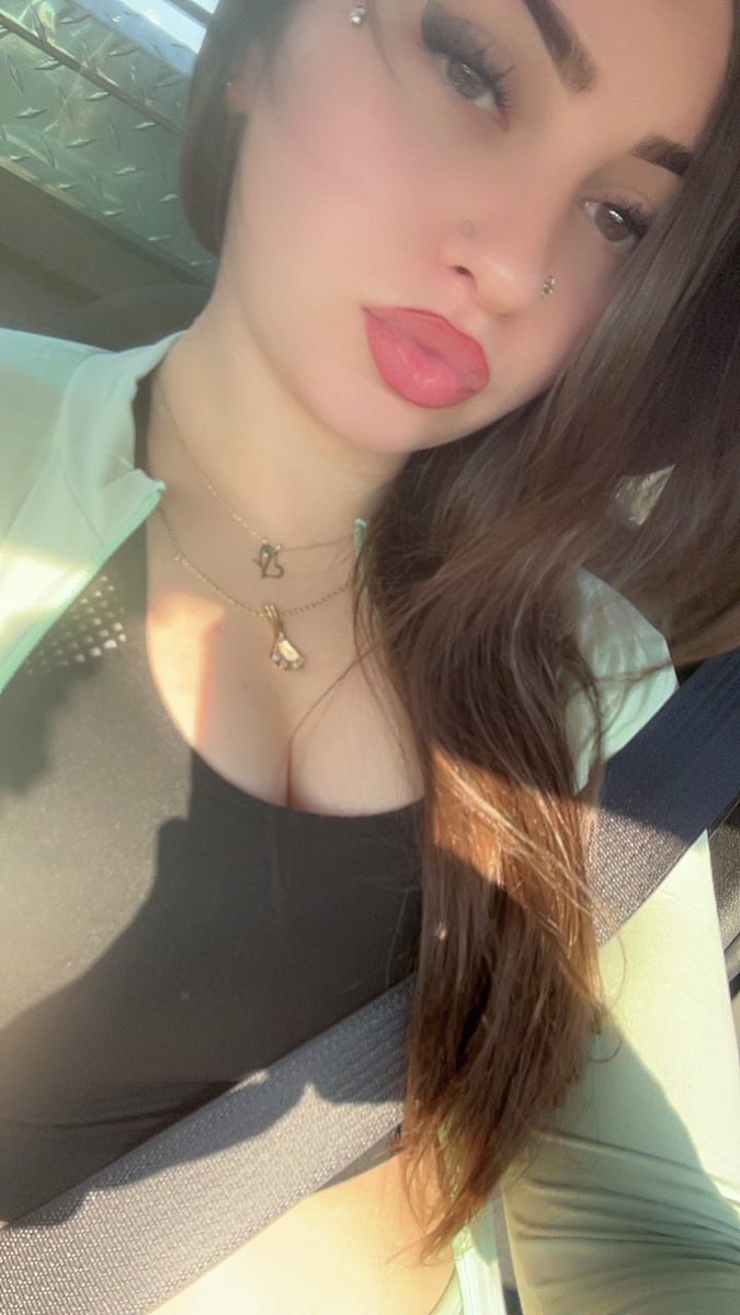 Angiee2111's tweet photo. I’m LOVING this weather 😫😍😍 https://t.co/YtyXQ5QqBc