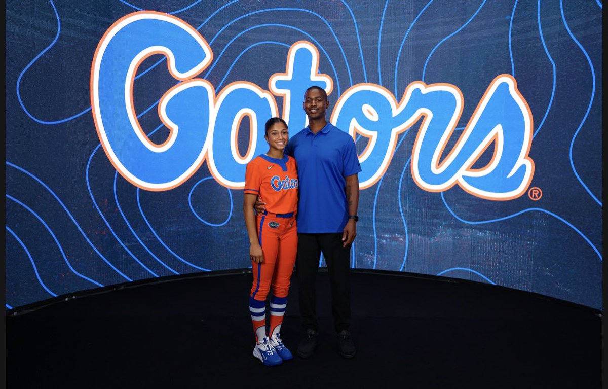 KenyaLanders's tweet photo. Stop #2 this weekend in Gainesville for @MichaelaAkera was awesome!! So thankful to all of the Coaches, players and everyone else that had a part in making her visit great.  Thank you @GatorsSB #uncommitted https://t.co/yQXSuoMG9s